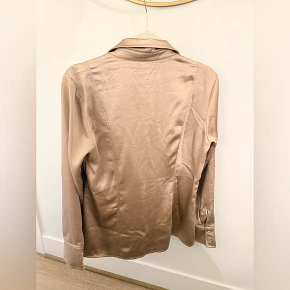 Good American Satin Fitted Button-Down Shirt in Champagne In Medium. - Picture 3 of 8